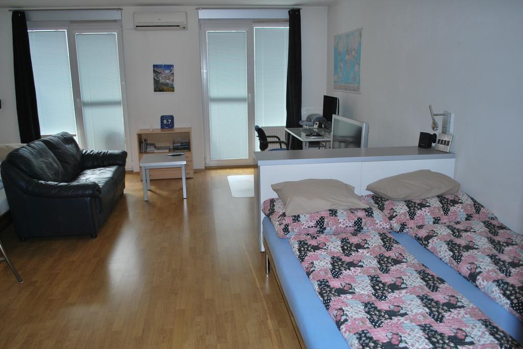 Chotesovska Apartment With Parking Place Praha Rom bilde