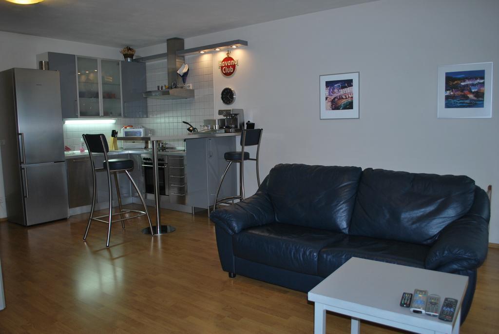 Chotesovska Apartment With Parking Place Praha Rom bilde